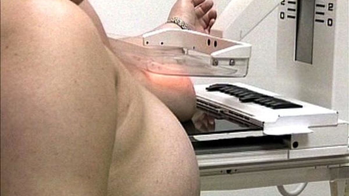 Una mujer se realiza una mamografía. EFE/Archivo