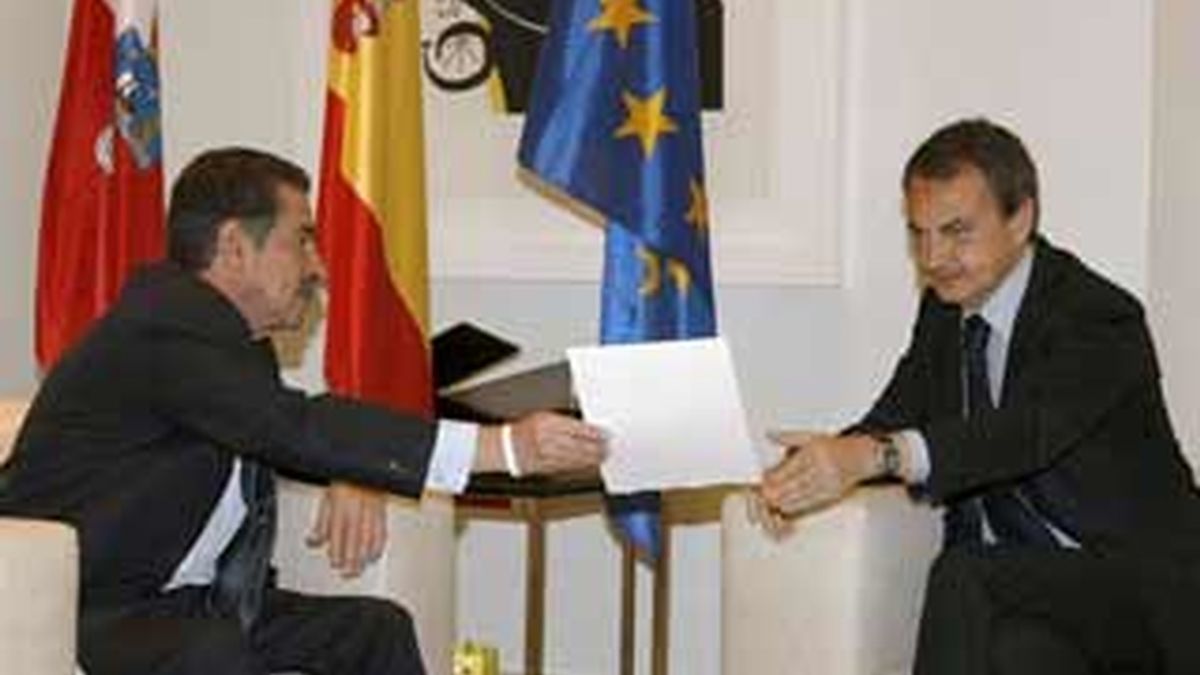 Zapatero se ha reunido con los presidentes Revilla y Sanz Vídeo: ATLAS