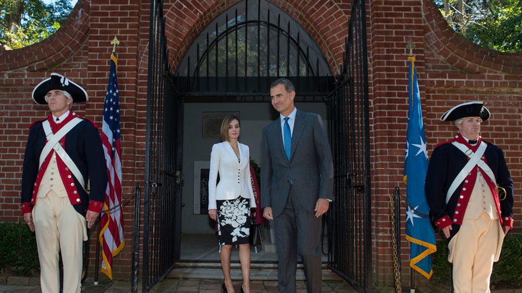 Los Reyes inician su visita oficial a Estados Unidos con un homenaje al primer presidente del país