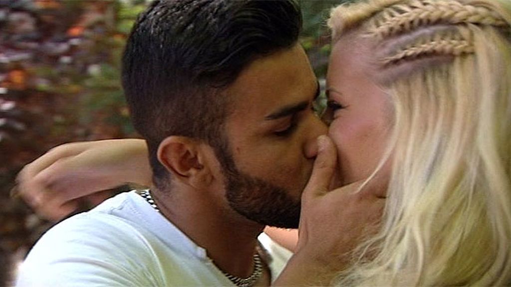 Sara finge apatía pero llora la decisión de Javi