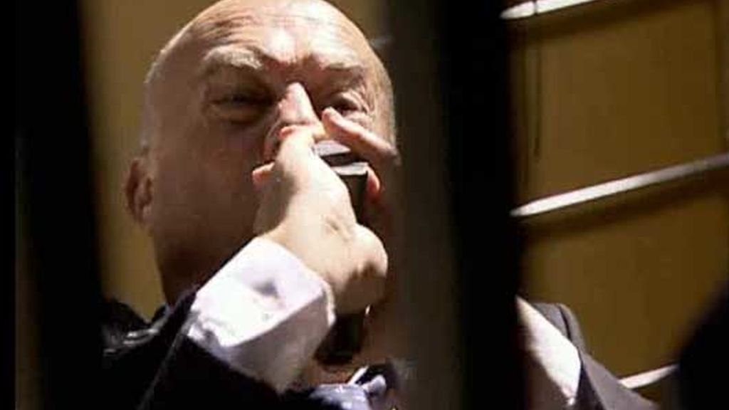 La Roca descubre que su tío mandó matar a su padre