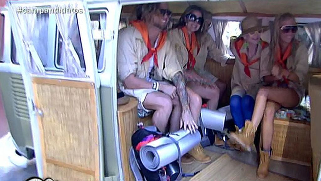 Los scouts visitan 'Sálvame' antes de emprender su camino al campamento