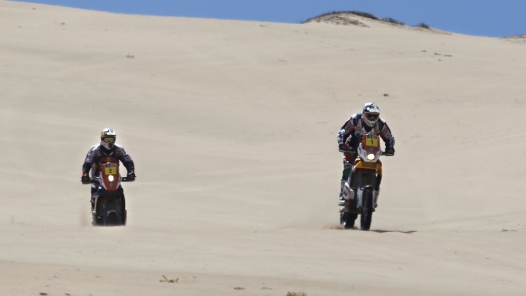 Marc Coma, seguido de Cyril Despres