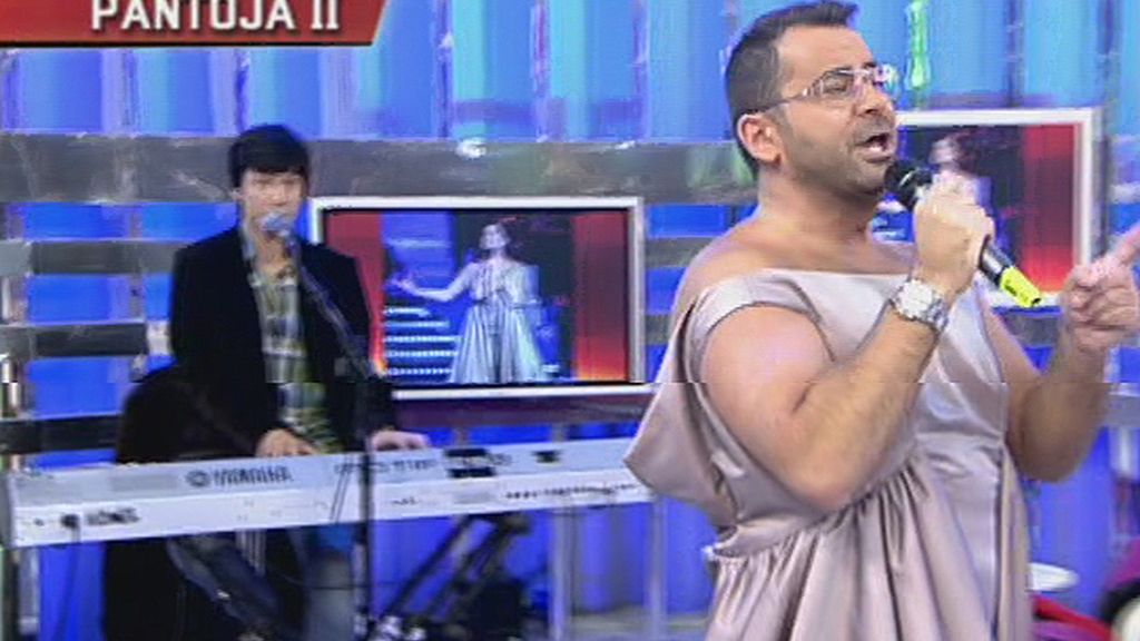 El presentador se enfunda el vestido de la tonadillera
