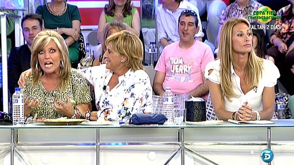 Primero se enfrenta con Lydia, luego con Raquel y Chelo se queja de sus gritos