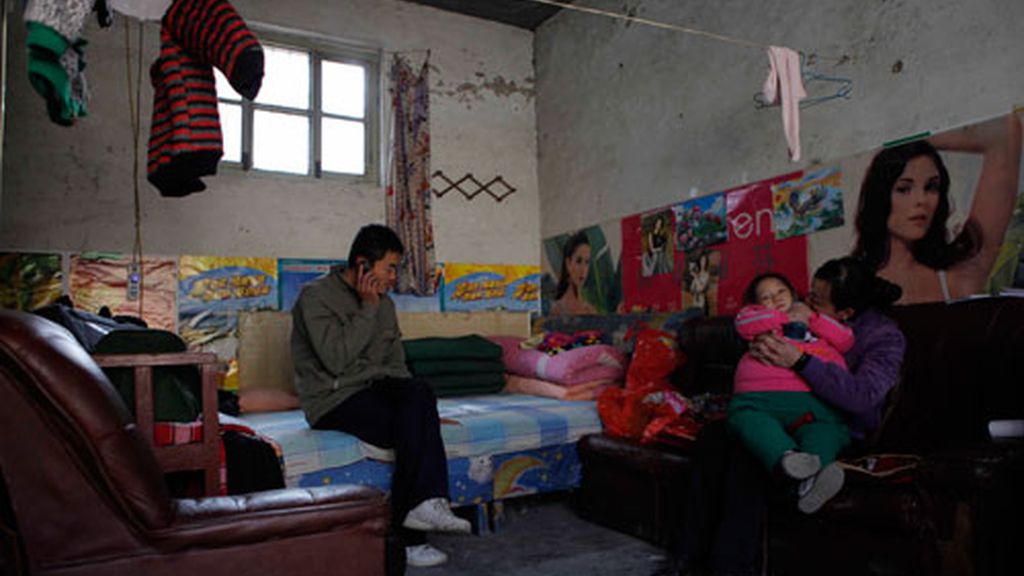 Padece una enfermedad que hincha su abdomen hasta límites extremos