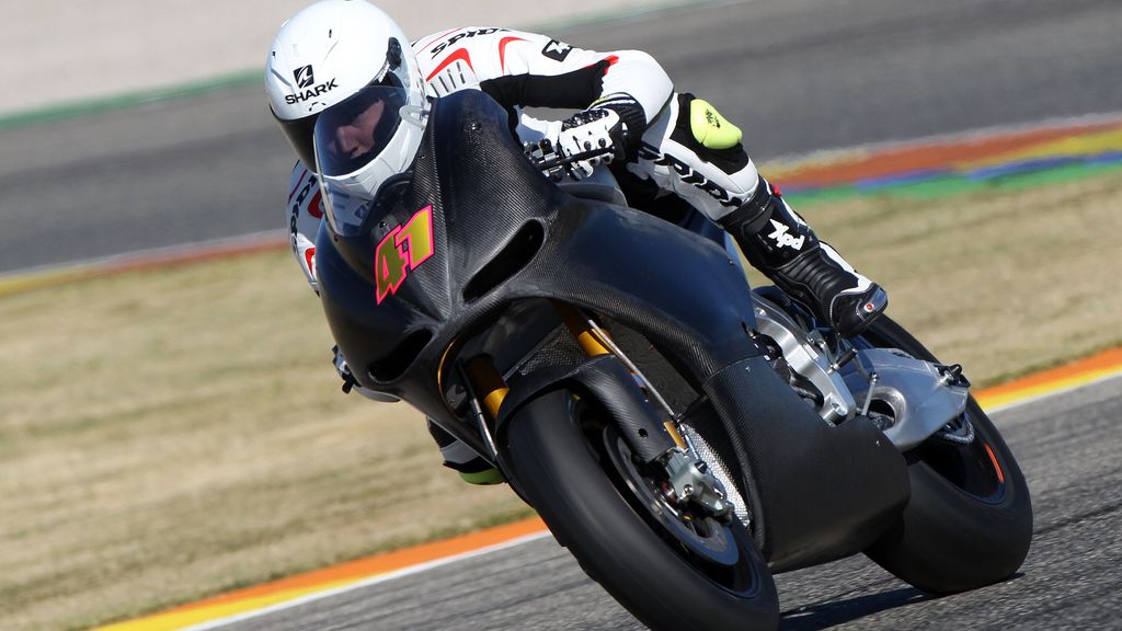 Aleix Espargaró y Randy de Puniet ruedan en Cheste