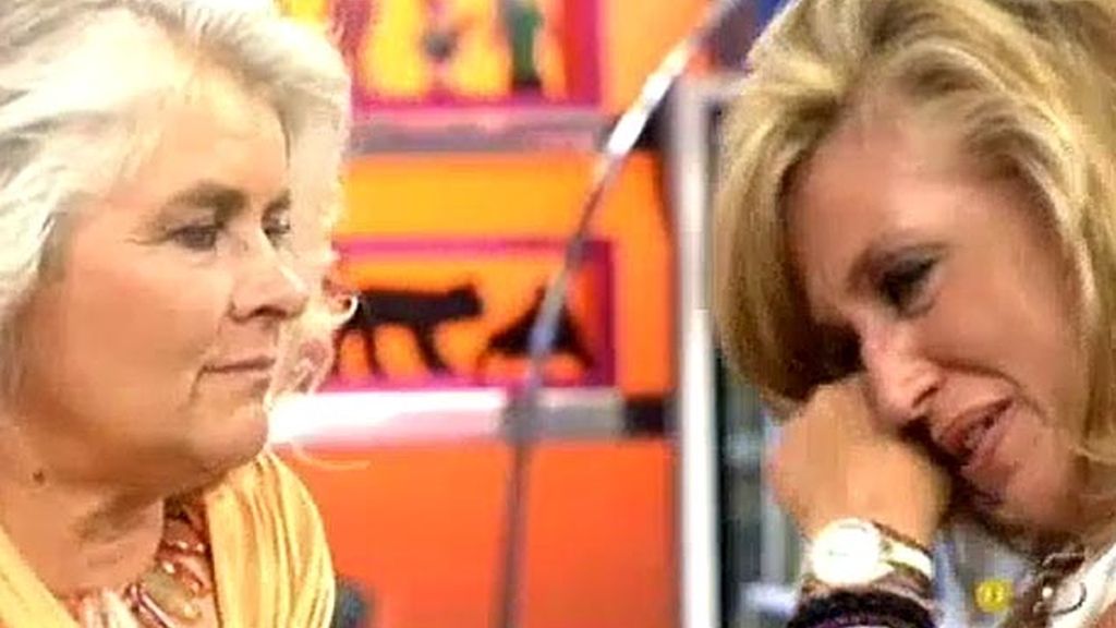 El emotivo abrazo de Lydia Lozano y Taryn Power, tía de Ylenia Carrisi