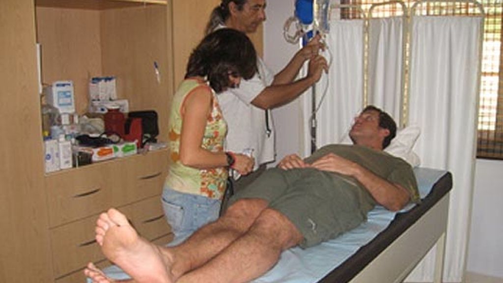 Mario atendido por los médicos