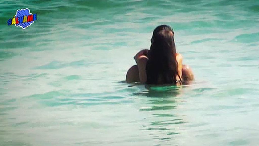 Aitor Ocio disfruta de un día de sol junto a su chica