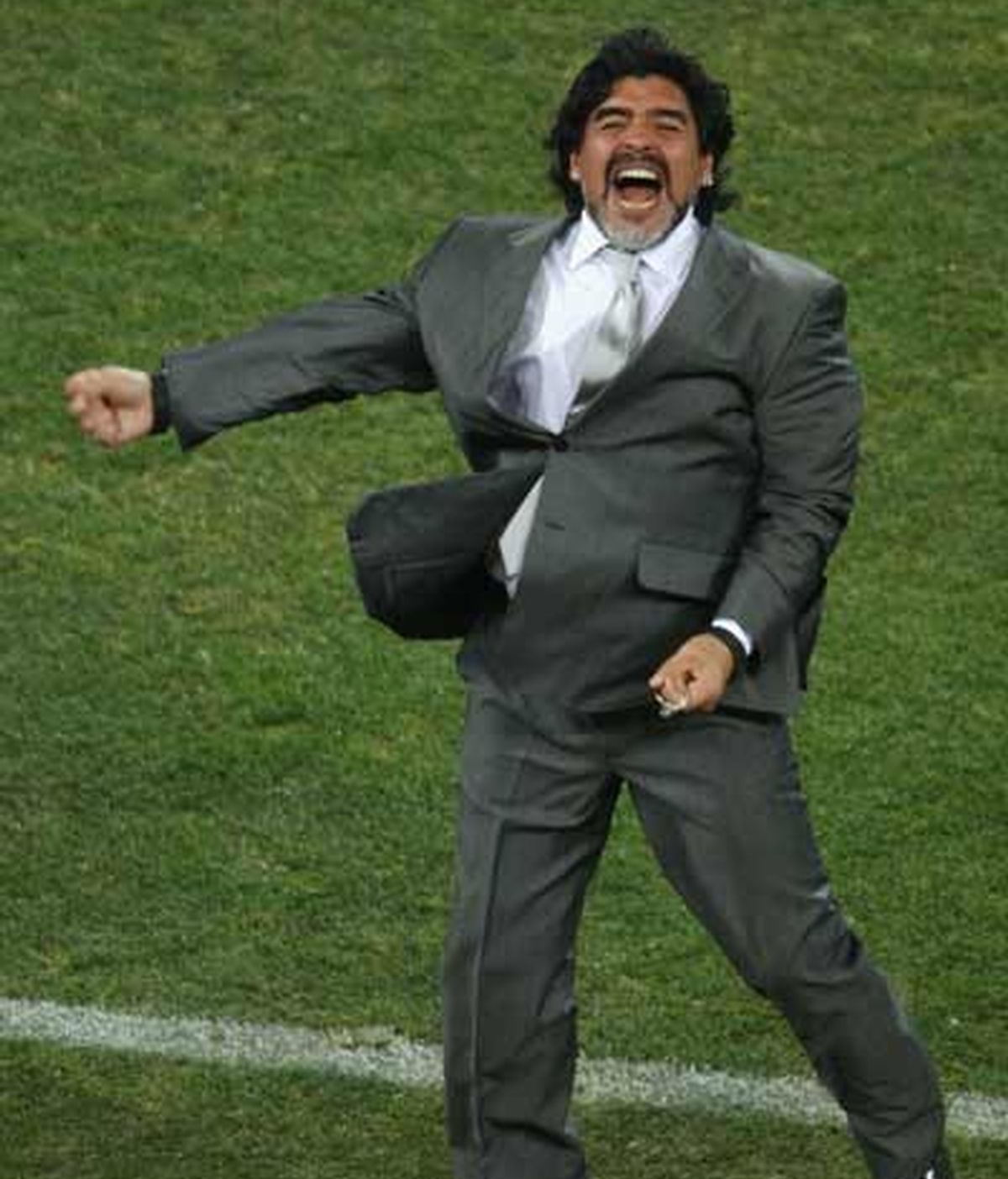Maradona espera seguir celebrando goles contra Alemania en cuartos de final