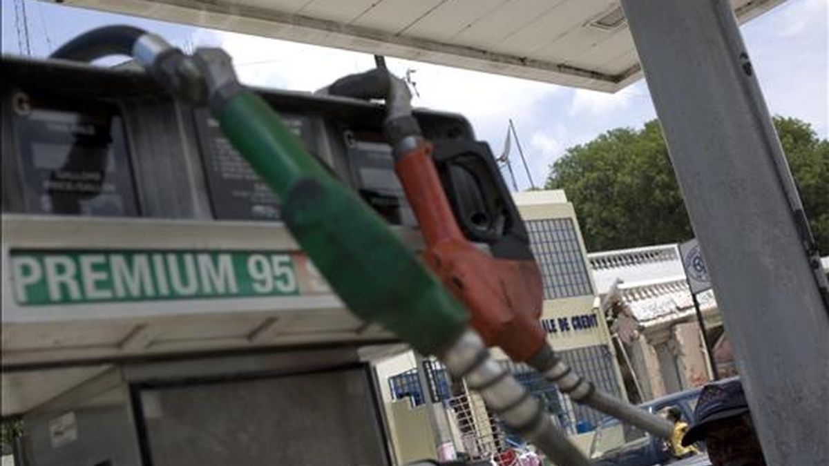 Aspecto de un surtidor de gasolina fuera de servicio en una estación de venta de combustibles en Puerto Príncipe (Haití). EFE/Archivo