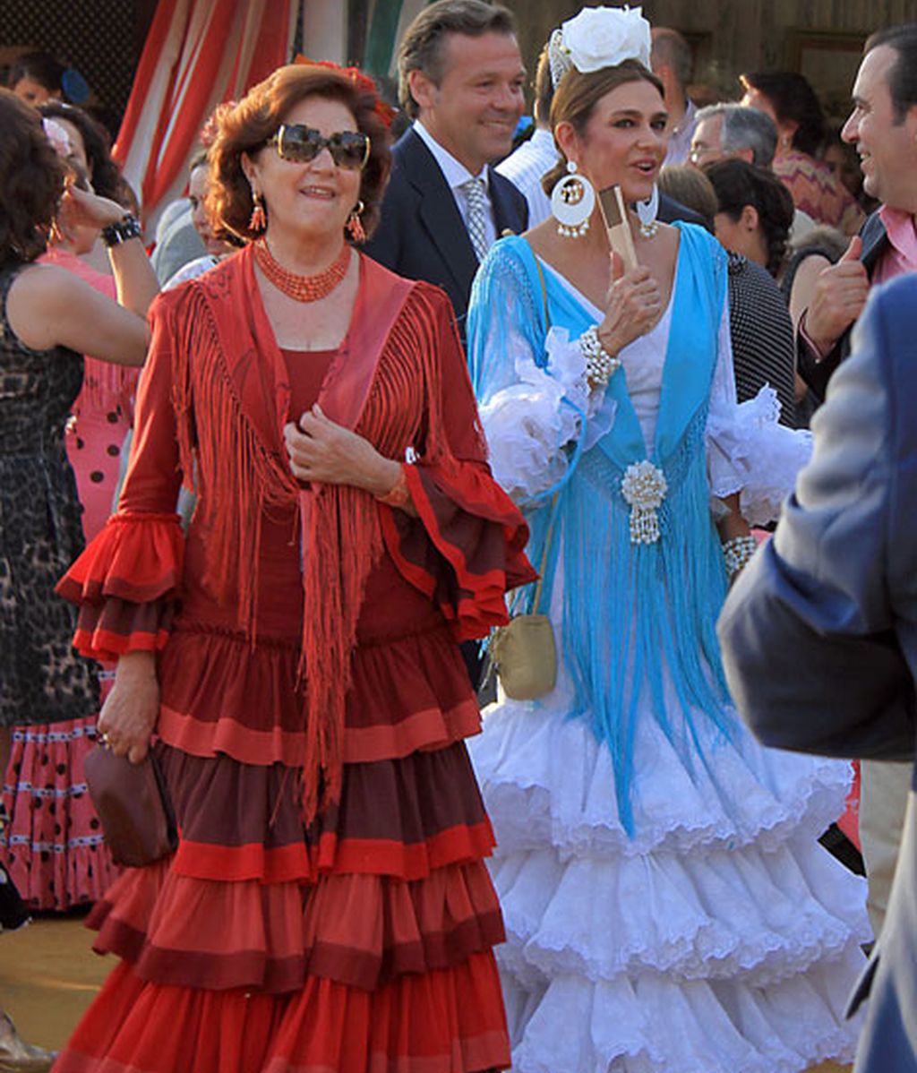 Jessica Bueno, María León y Ana Rosa, 'flamenqueando' por la Feria de Abril