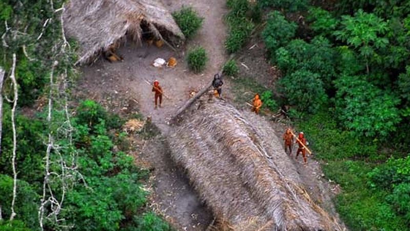 fotograf-an-a-una-tribu-no-contactada-de-indios-en-el-amazonas