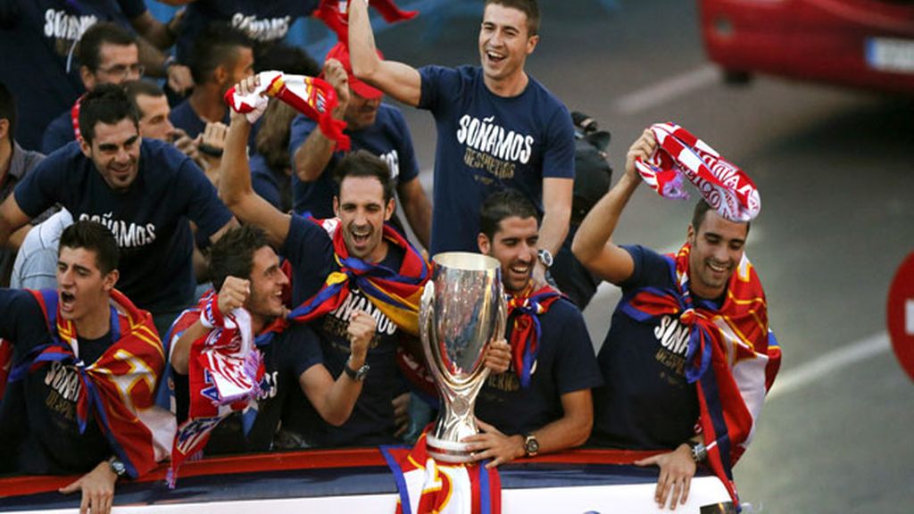 El Atlético de Madrid celebra la Supercopa con su afición