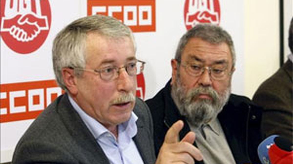 Los secretarios generales de CCOO, Ignacio Fernández Toxo y de UGT, Cándido Méndez durante una rueda de prensa. Foto: Archivo.
