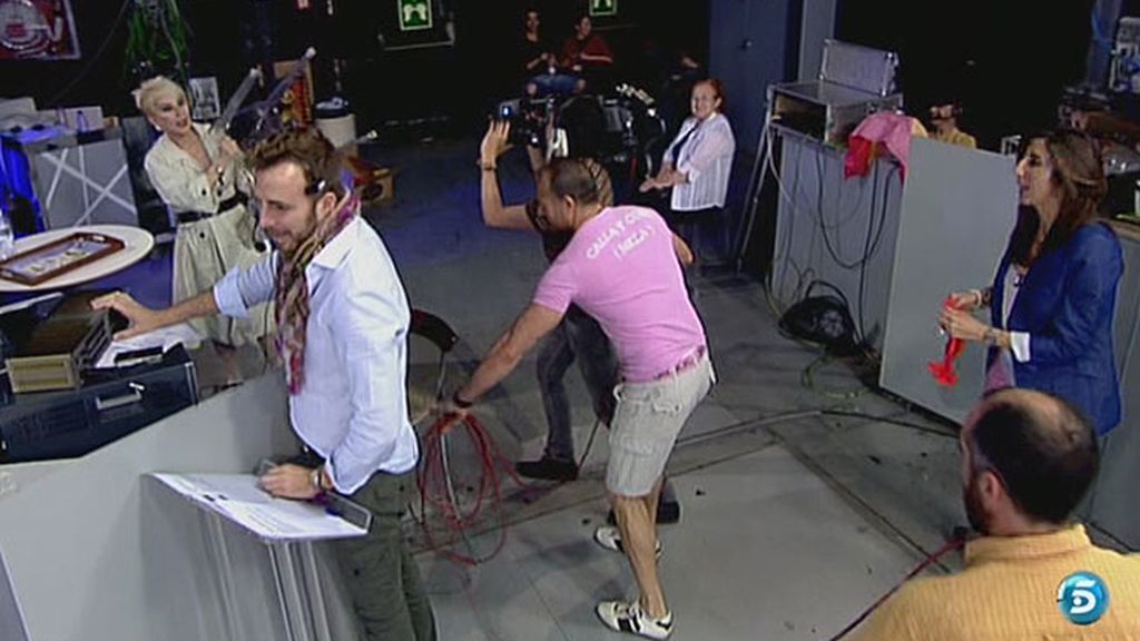 Una mascarilla usada, motivo de discordia entre colaboradora y presentadora