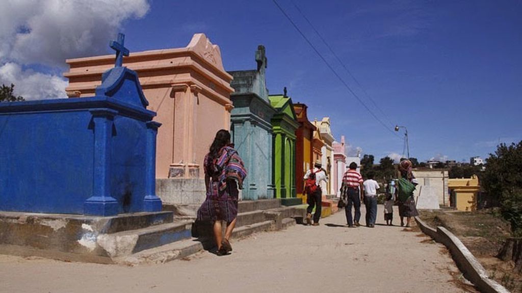 Un cementerio cargado de color en Guatemala