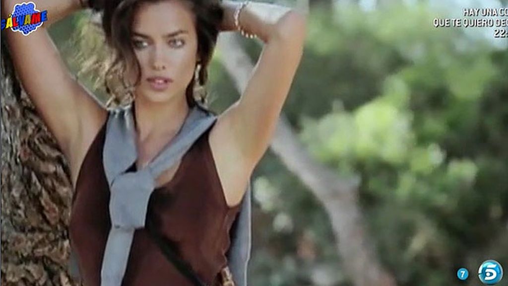 El sensual posado de la modelo, foto a foto