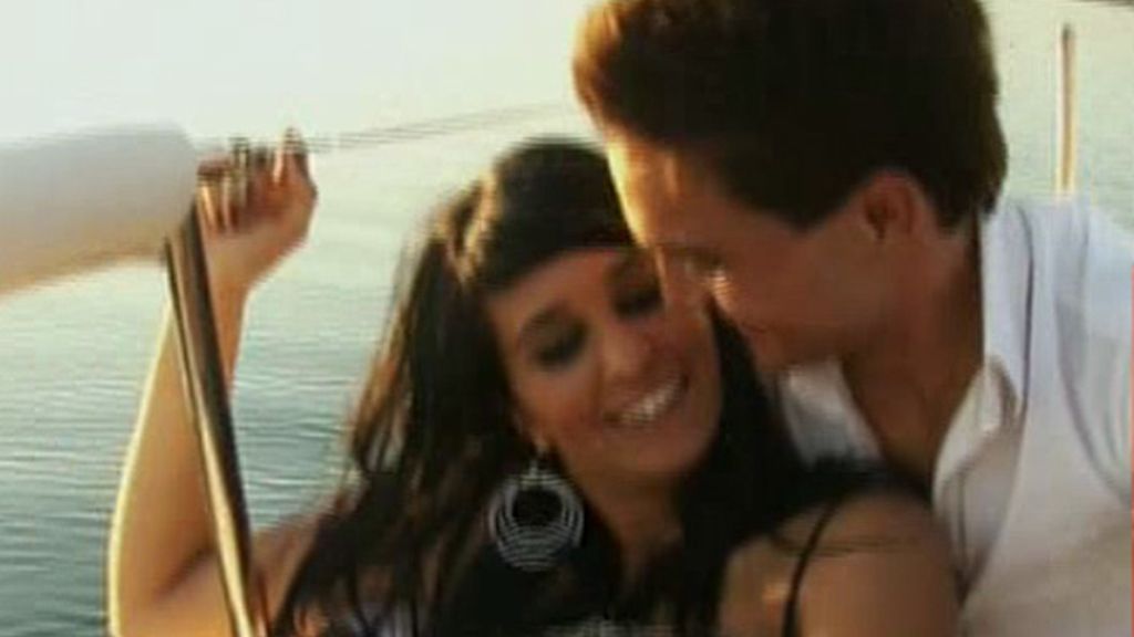 Un velero y una partida de dardos