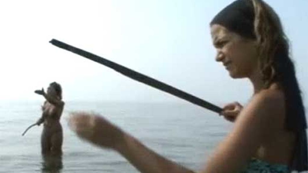 Tamara pesca su primer pez