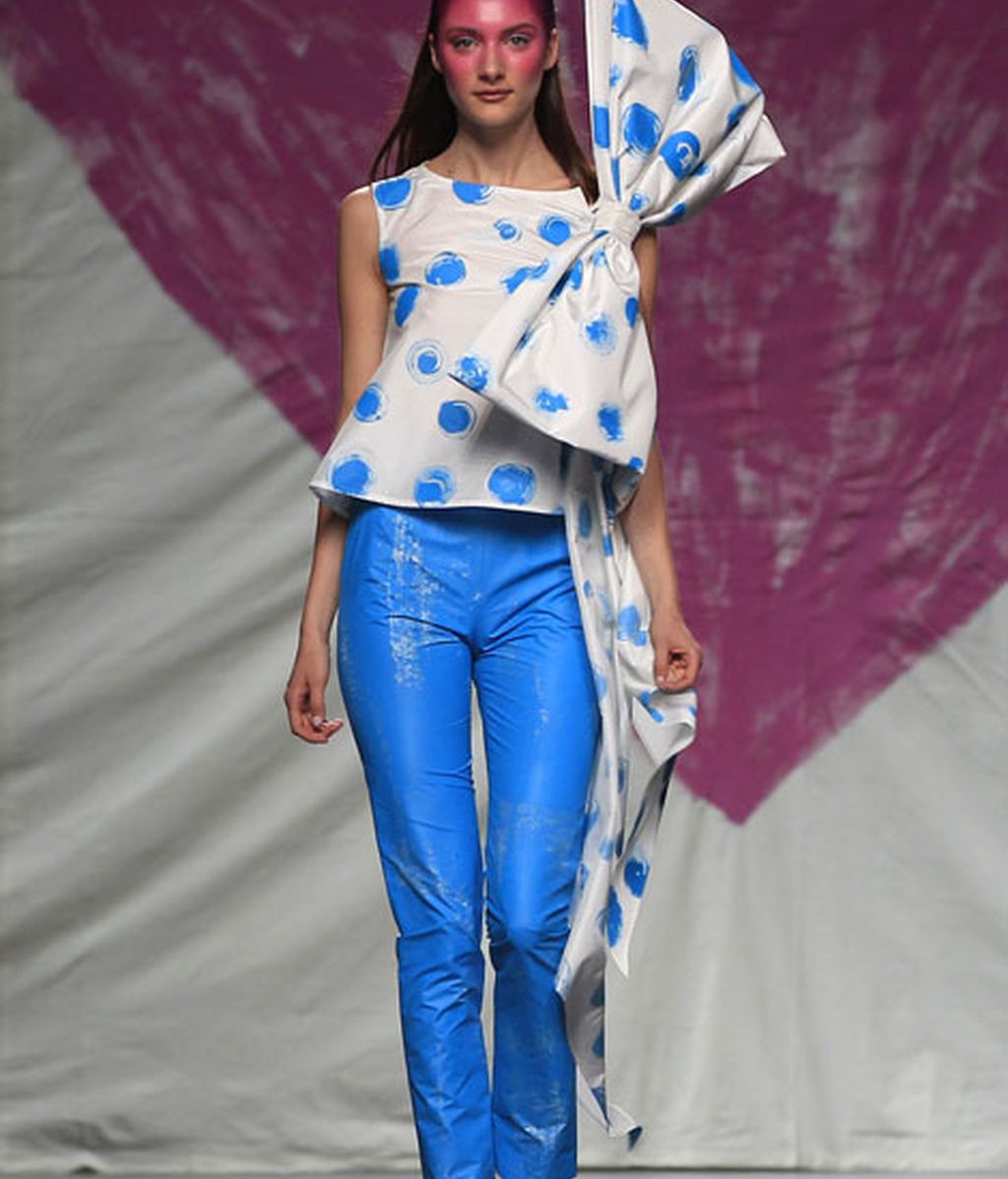 Ágata vuelve a jugar con el color