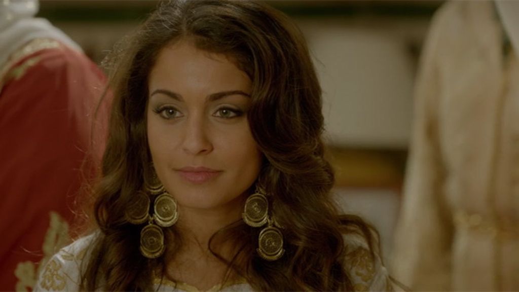 La joven está acompañada por todas las mujeres de su familia