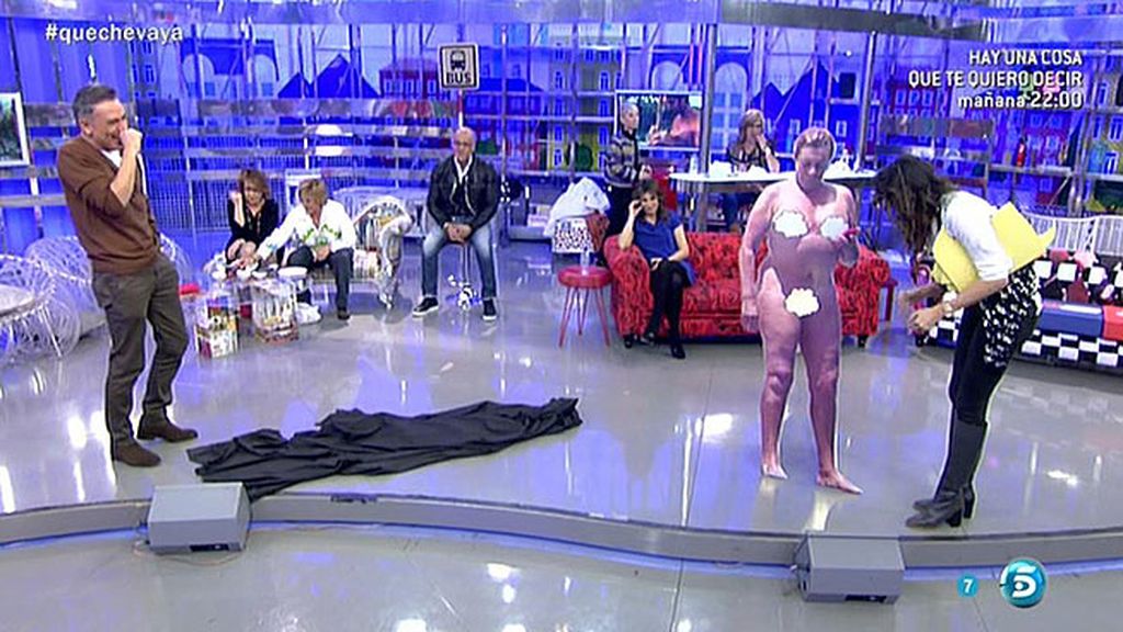 'Sálvame' propone bikinis a la colaboradora por si participa en 'Supervivientes'