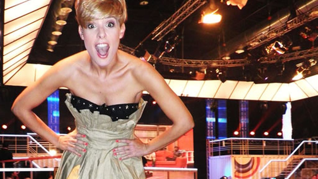 Tania Llasera, moderna y sexy