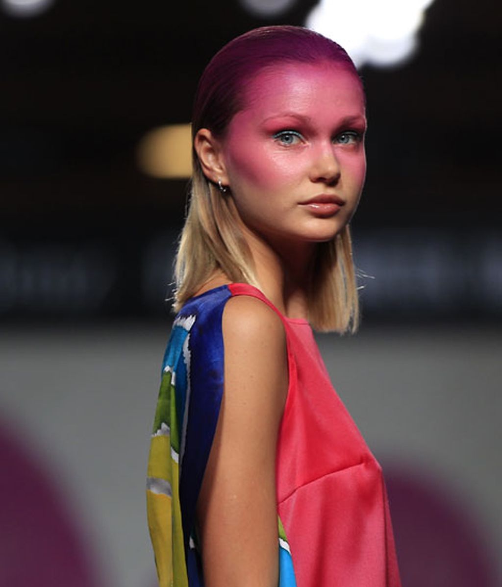 Ágata vuelve a jugar con el color