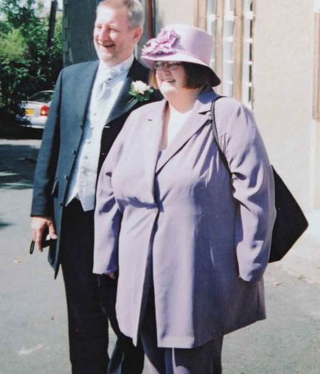 Adelgaza 70 kilos para caber en los baños públicos