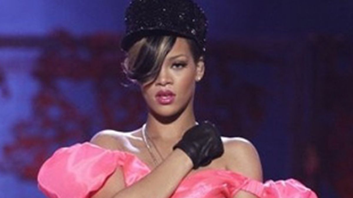 Rihanna sufrió una lesión en la costilla. Foto: AP/Archivo
