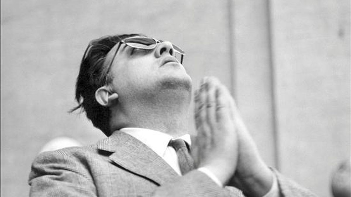 El cineasta Federico Fellini durante un homenaje en París (Francia). EFE/Archivo