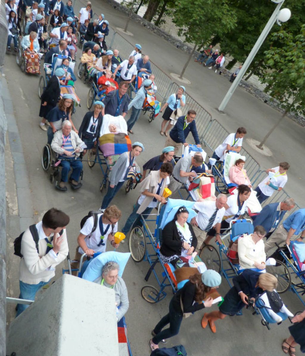 lourdes. camillas