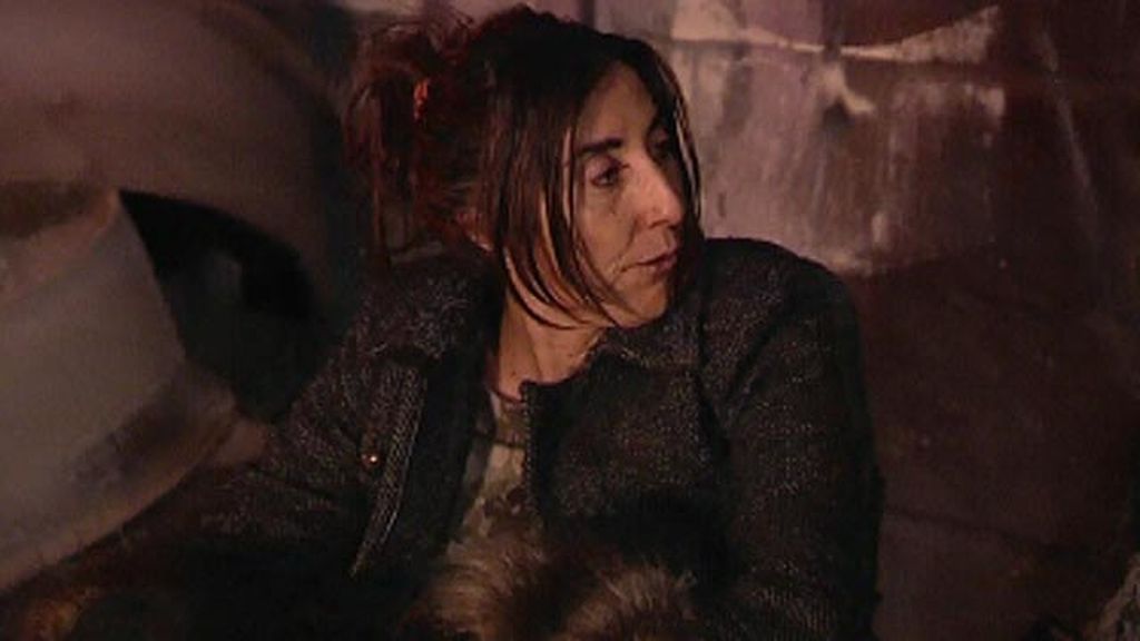 Enrique lleva el abrigo de Judith de 600 euros a las monjas