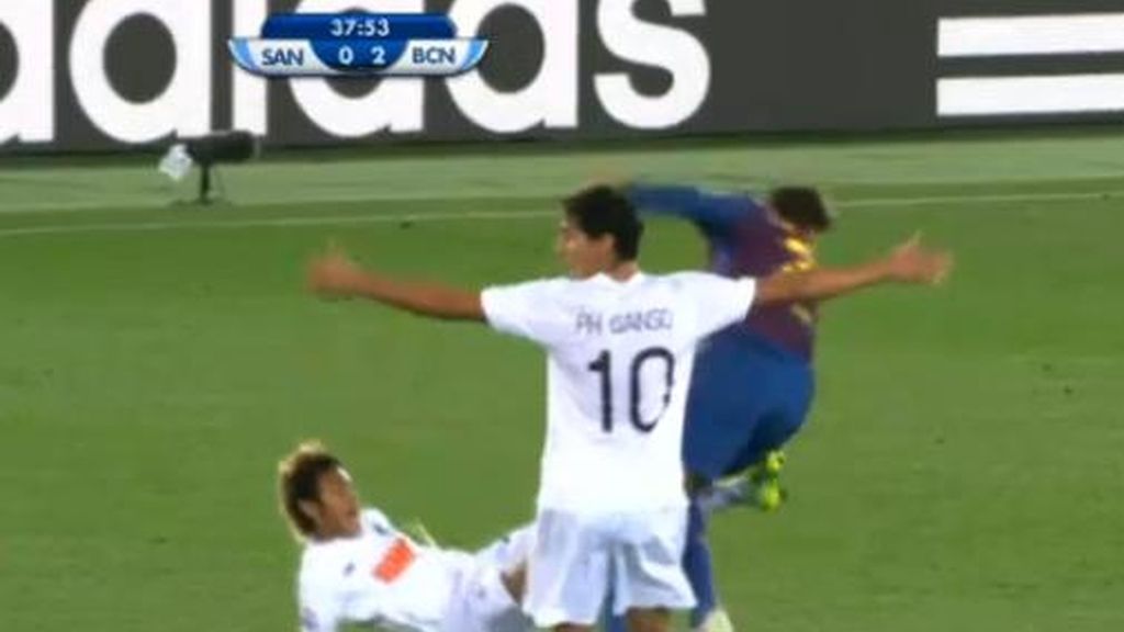 Falta de Pique a Neymar