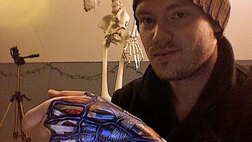 Danny Quirk, el artista gráfico que abre el cuerpo humano y las entrañas
