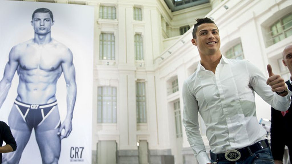Cristiano Ronaldo presenta su línea de ropa interior