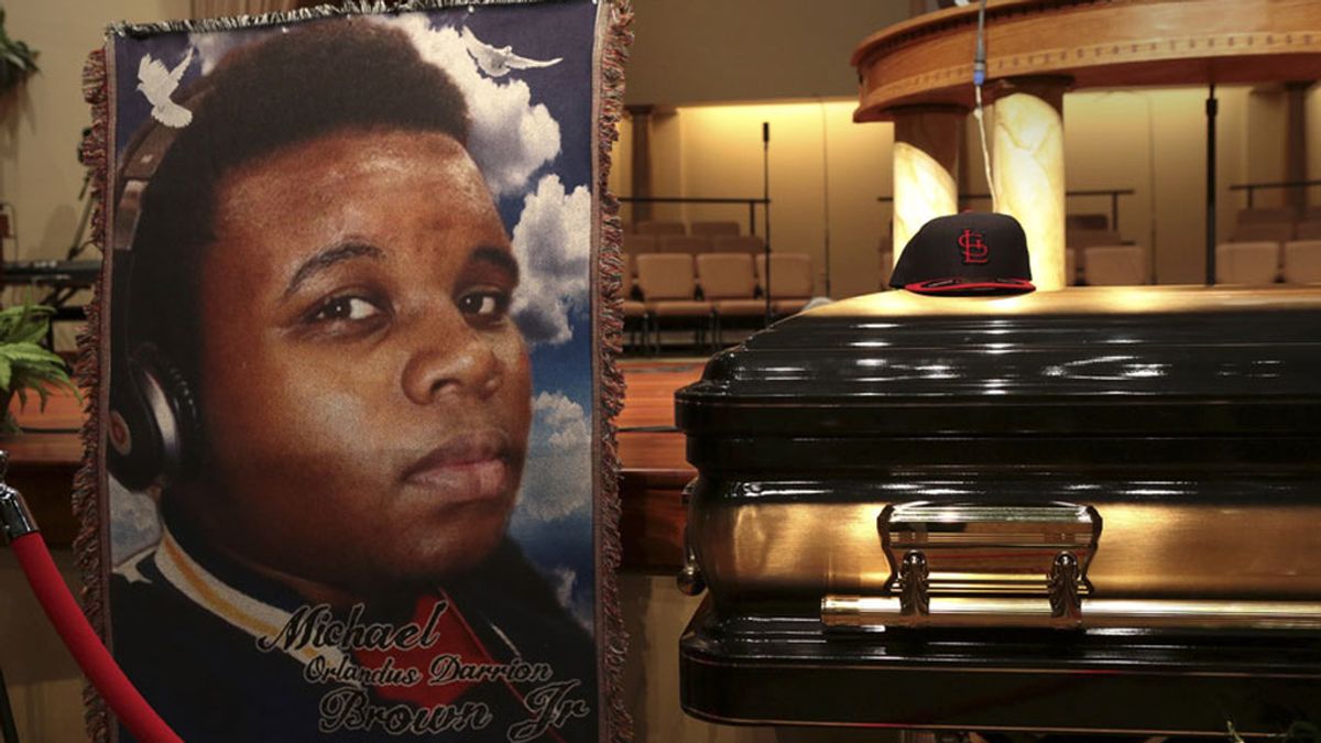 Miles de personas asisten al funeral de Michael Brown en Saint Louis