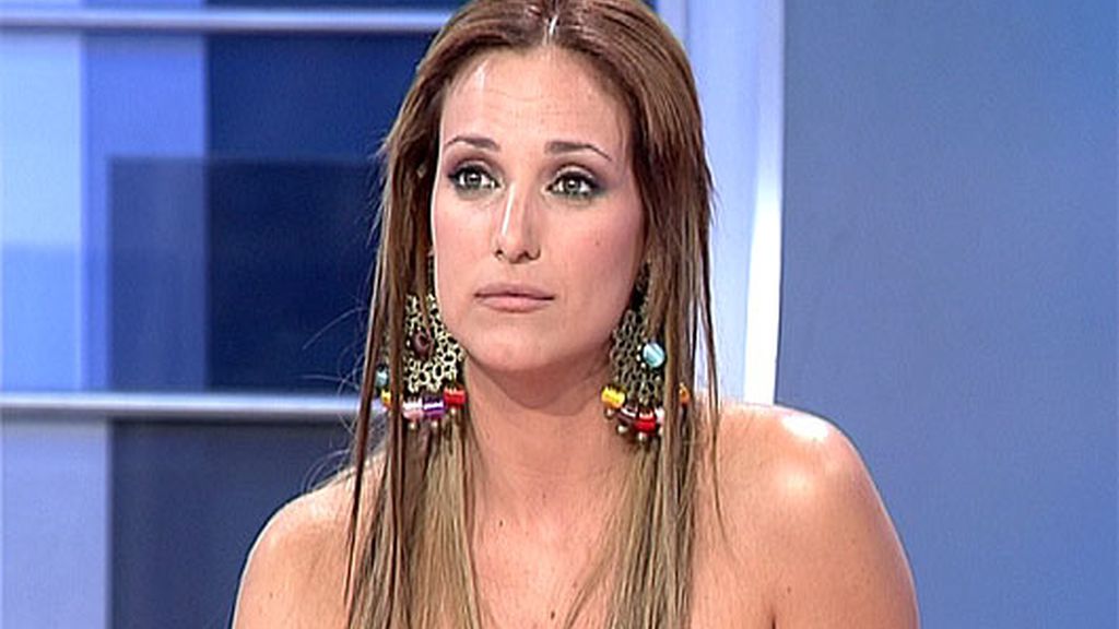 Blanca se sienta en el trono