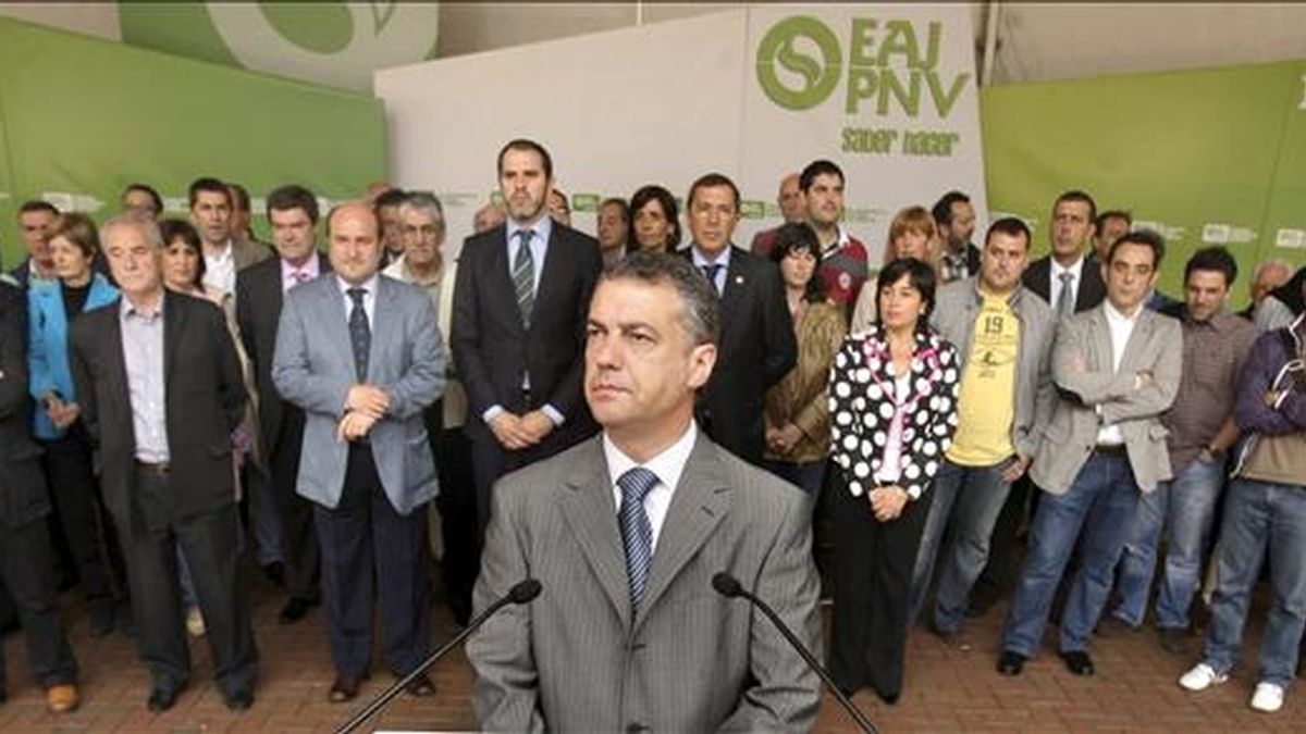 El presidente del PNV, Iñigo Urkullu (c), esta semana junto a los candidatos al ayuntamiento de Sestao (Vizcaya) y a las Juntas Generales. EFE/Archivo