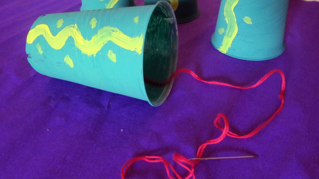 11.- Pasar la lana por el agujero