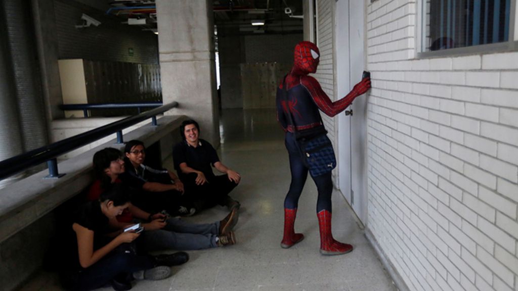 'Spider-teacher', el profesor que acude a clase vestido como Spiderman
