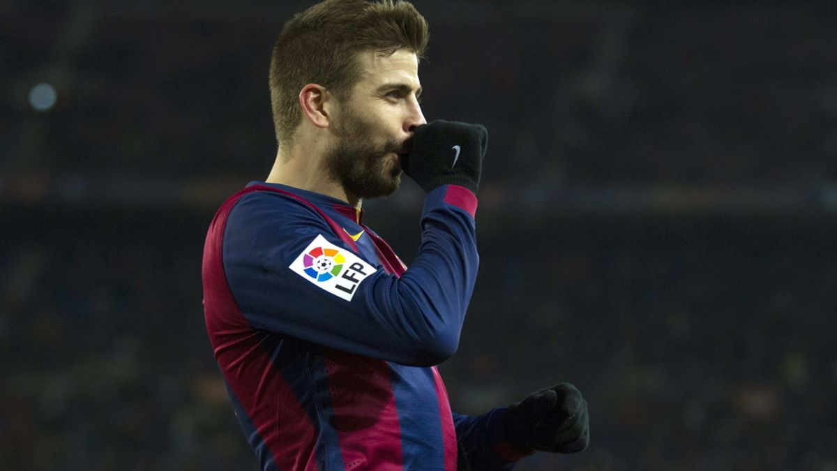 El defensa del FC Barcelona Gerard Piqué celebra el gol marcado al Villarreal