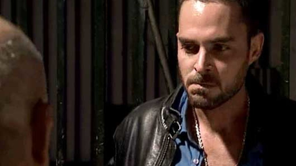 La Roca descubre que su tío mandó matar a su padre