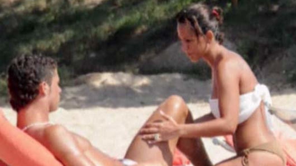 Cristiano y su novia, pasión en la playa