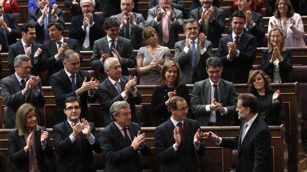 Los diputados populares ovacionan a Mariano Rajoy en el Congreso