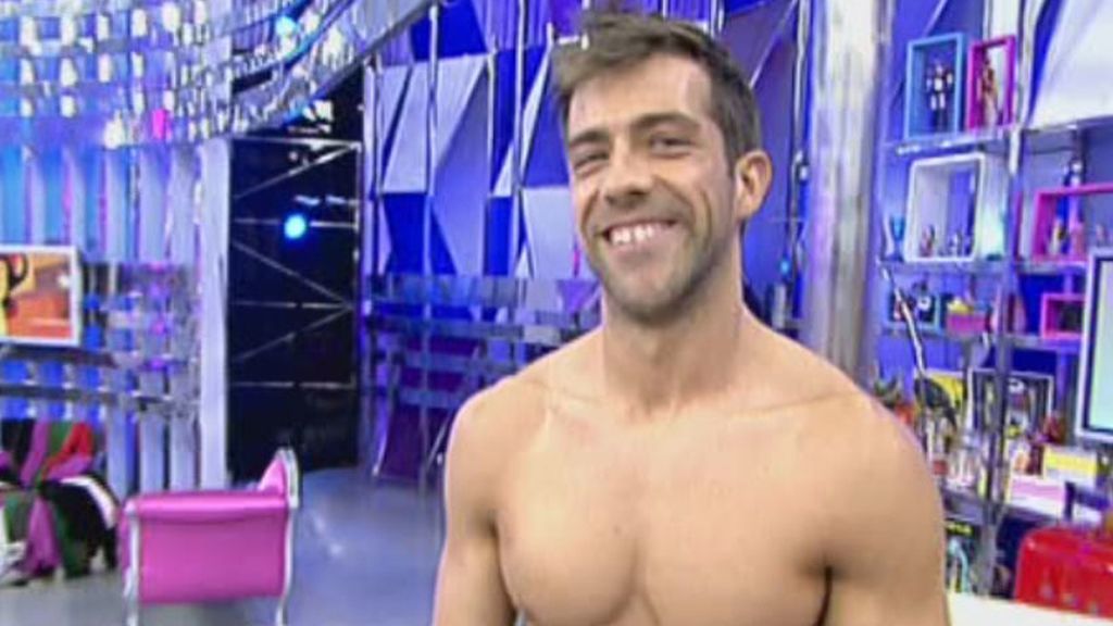 J.J. y los colaboradores les pasan revista