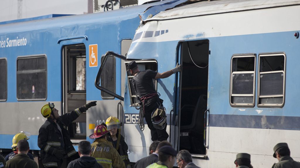 Chocan dos trenes cerca de Buenos Aires