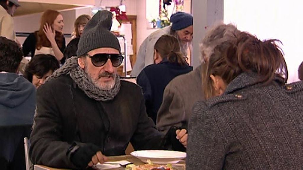 Enrique lleva el abrigo de Judith de 600 euros a las monjas